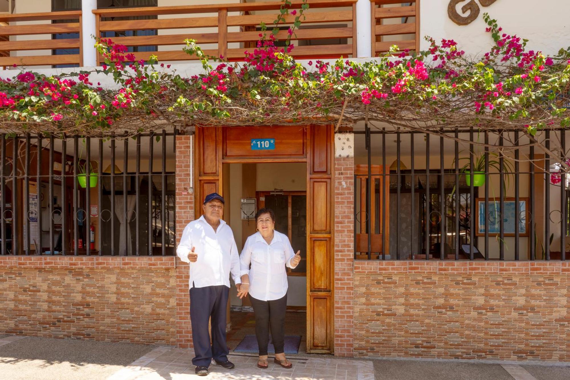 Hospedaje Germania Hotel Puerto Ayora  Exterior photo